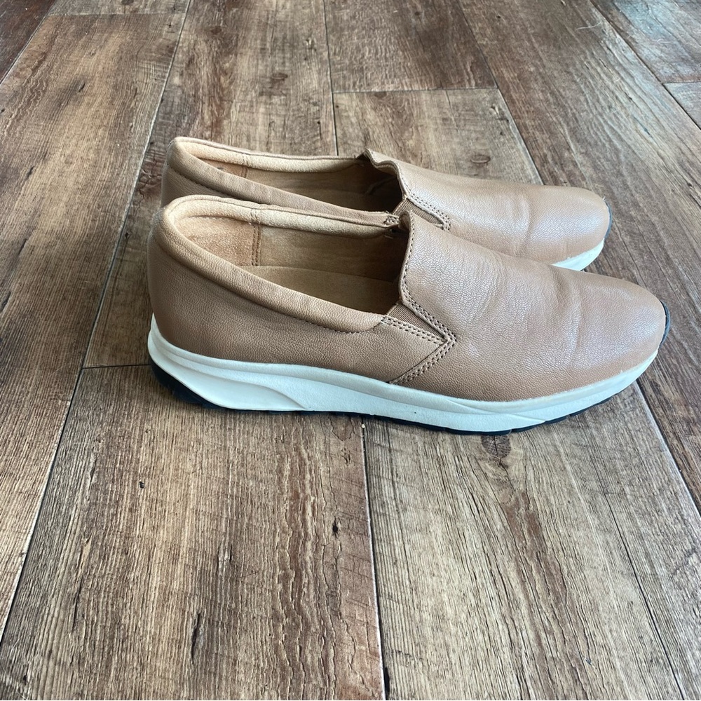 Naturalizer Selah tan leather slip on sneakers size 9
